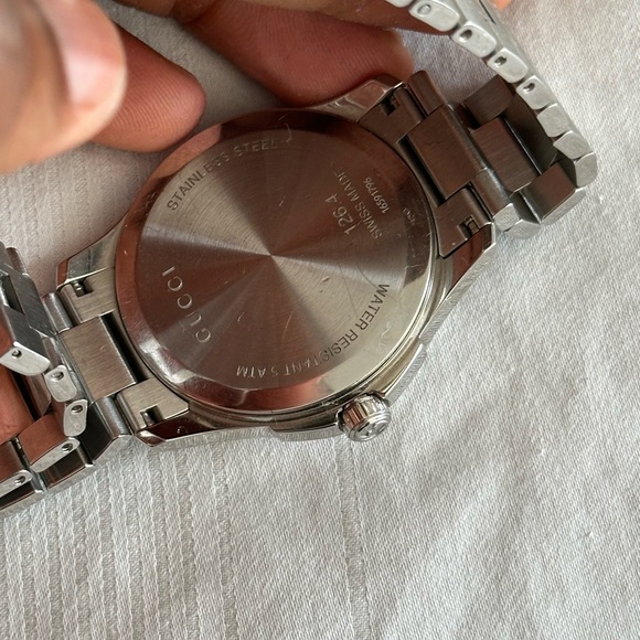 Gucci watch. Silver. Comes with the additional links, booklet and box - Picture 8 of 8
